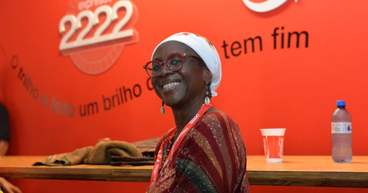 Embaixadora de Gana no Brasil, Abena Busia, aproveita Carnaval ao lado de grandes nomes no Expresso 2222