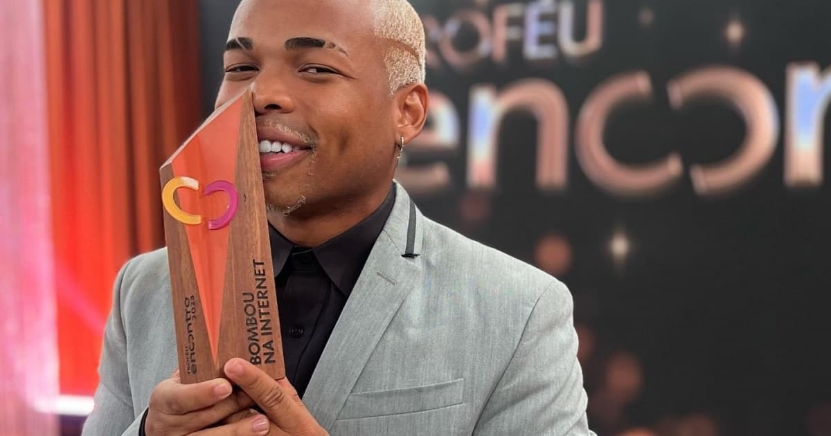 Influencer baiano, Cristian Bell, ganha prêmio “Bombou na internet” no troféu Encontro 2023