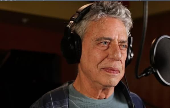 Chico Buarque modifica verso da música “Beatriz” após 40 anos do lançamento