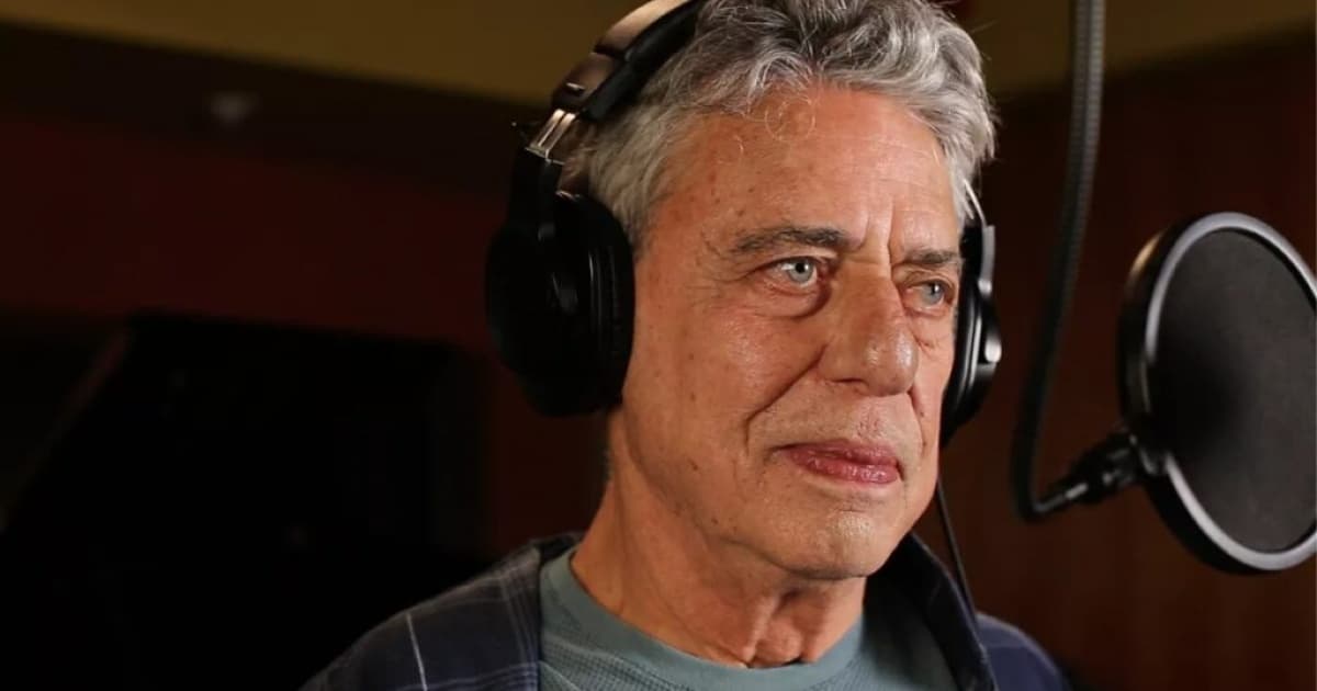 Chico Buarque modifica verso da música “Beatriz” após 40 anos do lançamento