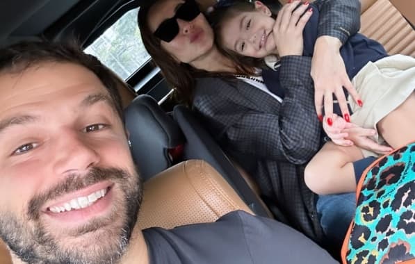 Sabrina Sato e Duda Nagle postam foto juntos em carro com Zoe