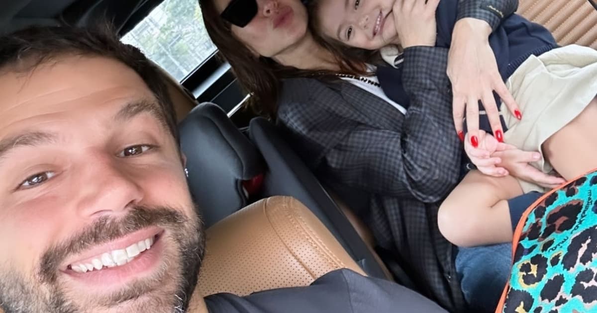 Sabrina Sato e Duda Nagle postam foto juntos em carro com Zoe