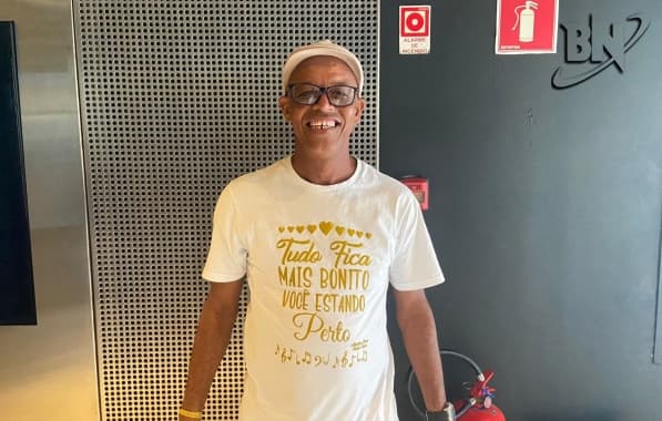 Compositor de clássicos baianos, Adailton Poesia critica pagodão: "Ficamos reféns dessas músicas"