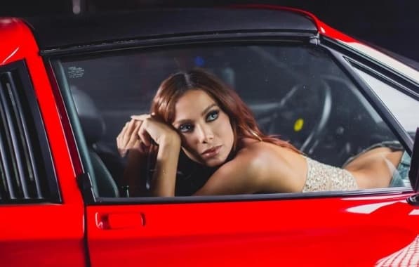 VÍDEO: Colecionador baiano apresenta Ferrari 308, mesmo carro que Anitta sensualiza em novo clipe