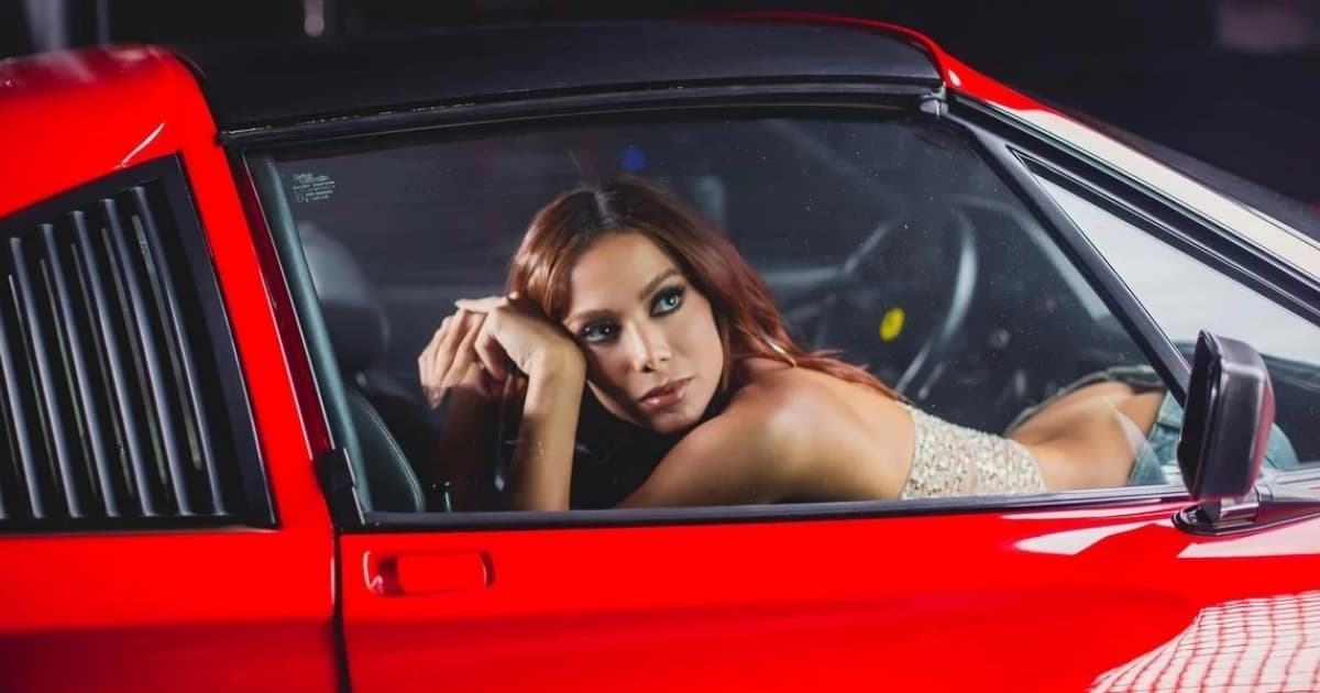 VÍDEO: Colecionador baiano apresenta Ferrari 308, mesmo carro que Anitta sensualiza em novo clipe