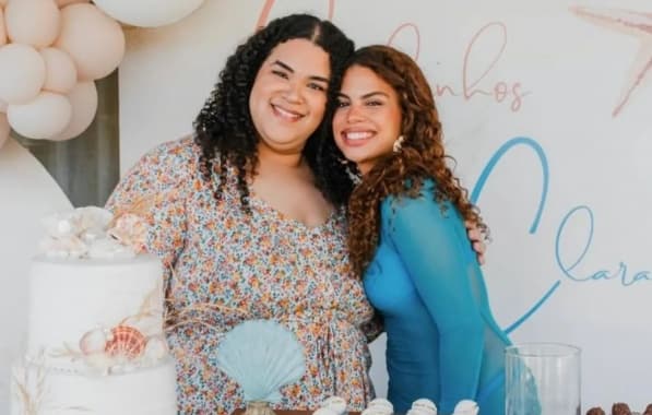 Clara Buarque, filha de Carlinhos Brown, revela encontro com irmã mais velha pela 1ª vez