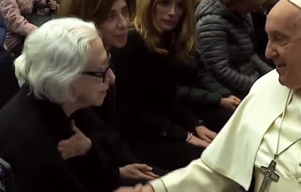 Fernanda Montenegro e Fernanda Torres recebem benção do Papa Francisco