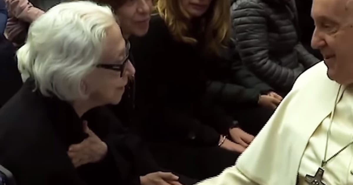 Fernanda Montenegro e Fernanda Torres recebem benção do Papa Francisco