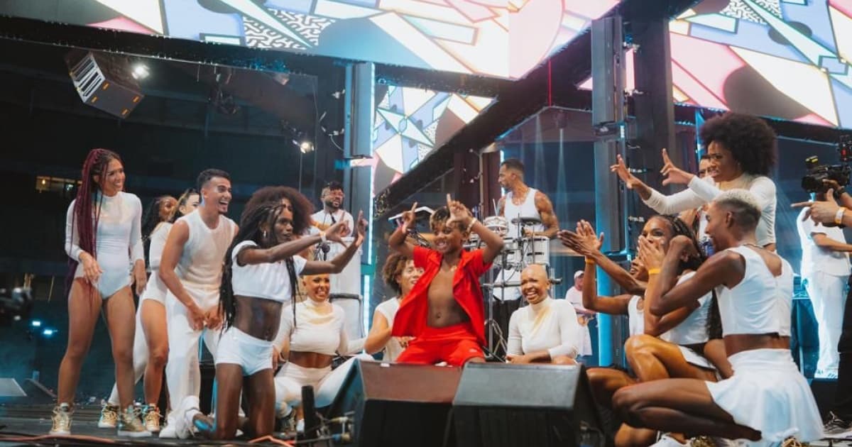 VÍDEO: Minidançarino que brilhou com Ivete sobe ao palco na “Melhor Segunda-Feira do Mundo”