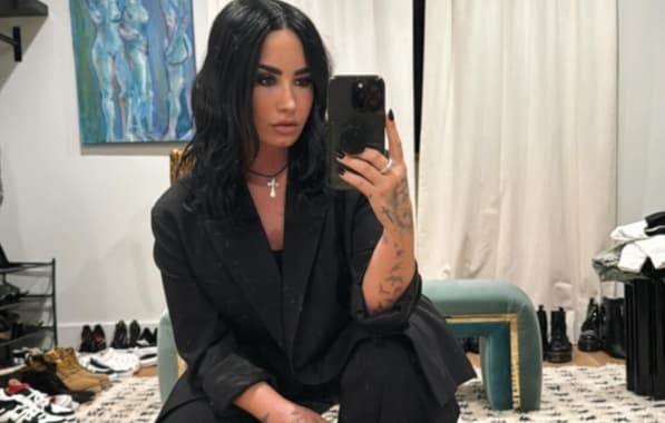 Demi Lovato canta música sobre ataque cardíaco em evento com pacientes cardiovasculares e vídeo viraliza