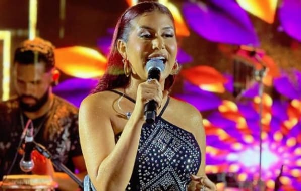 VÍDEO: Priscila Senna é reconhecida e convidada para cantar em restaurante na Bahia