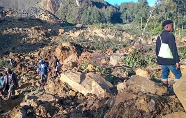 Mais de 300 pessoas ficam soterradas por causa de deslizamento em Papua Nova Guiné