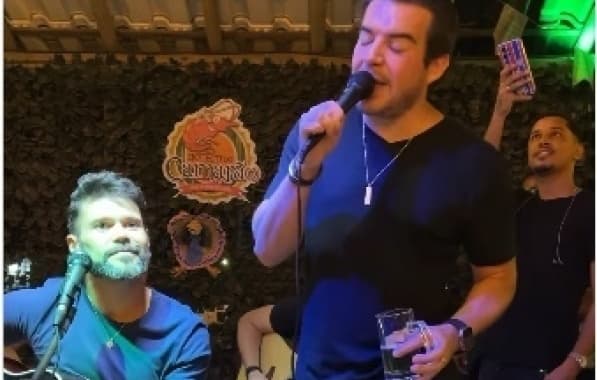 Marcos e Belutti aparecem de surpresa e dão “canja” em bar de Feira de Santana