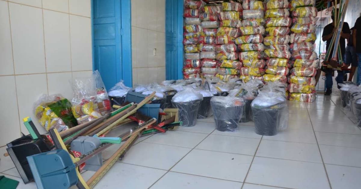 Inquéritos vão investigar irregularidades na entrega de kits a famílias afetadas por chuvas em cidade no sul da Bahia
