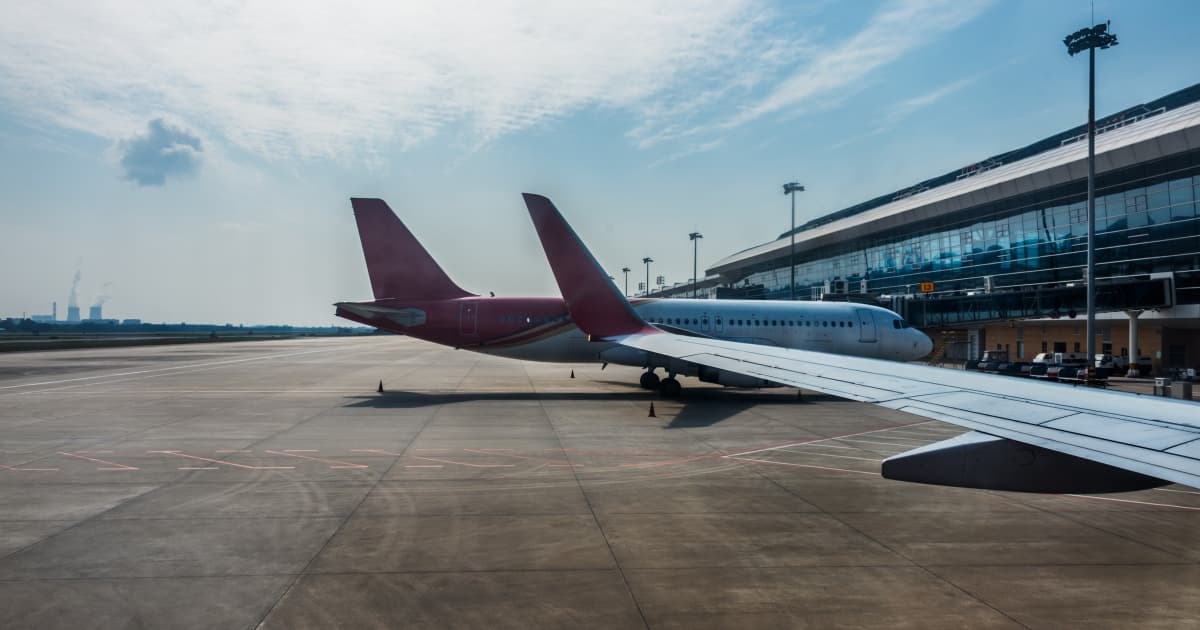 Empresa de aviação é condenada a indenizar passageiro por cancelamento de voo