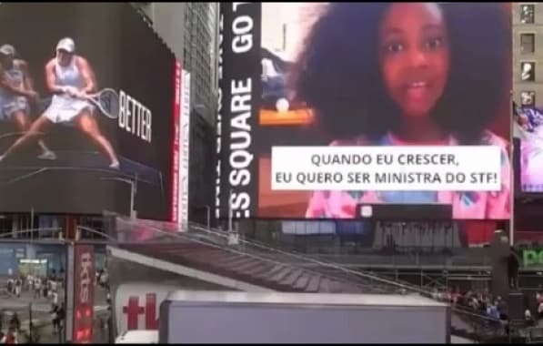 VÍDEO: telão na Times Square exibe campanha em defesa de ministra negra no STF