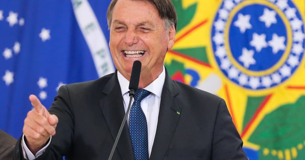 Pedido de investigação de envio de pix a Bolsonaro é encaminhado por Alexandre de Moraes à PF