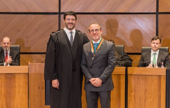 Presidente do TRT-BA recebe Comenda do Mérito Judiciário do TRT do Rio Grande do Sul