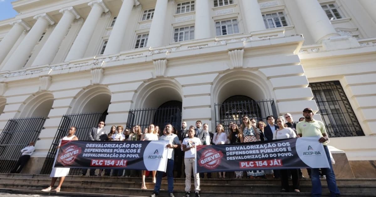 Em greve, defensores públicos realizam ato em Salvador com presença de representantes da sociedade civil