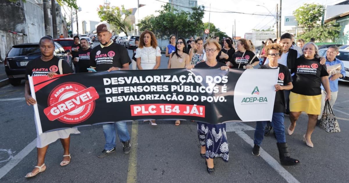 Greve dos defensores públicos completa um mês; categoria suspende realização de audiências de custódia por 4 dias