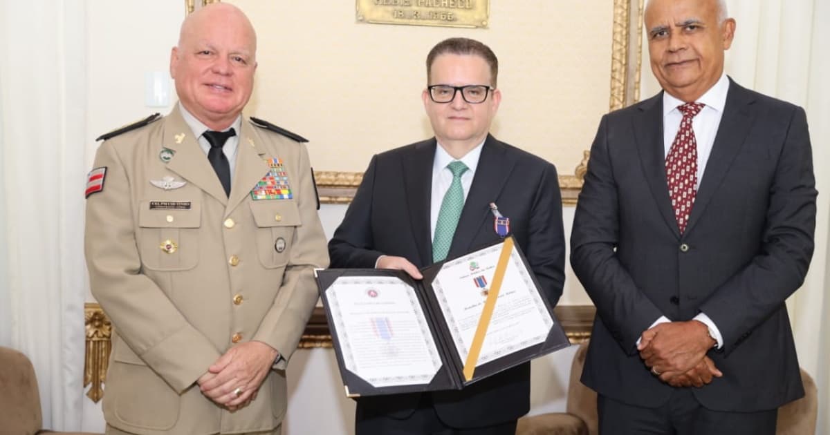 Desembargador César Jatahy é homenageado com medalha da Ordem do Mérito da Polícia Militar