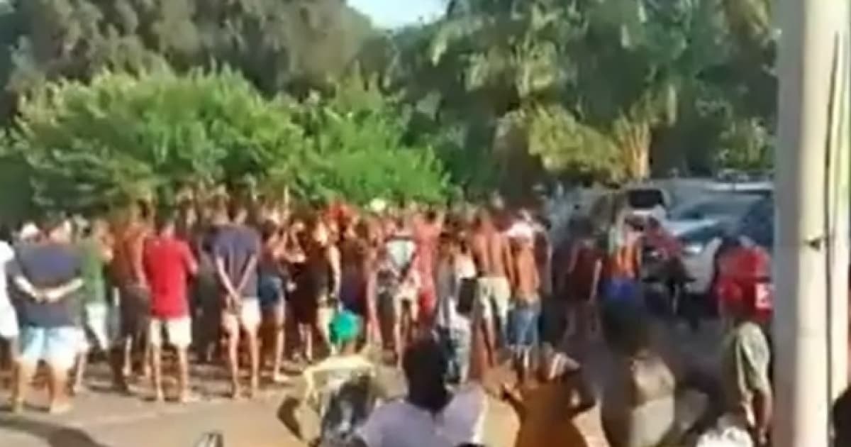 Salinas da Margarida: Manifestantes interditam pista em protesto contra morte de morador
