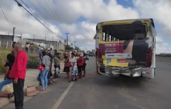 Feira de Santana: Colisão entre ônibus deixa pelo menos 15 pessoas feridas