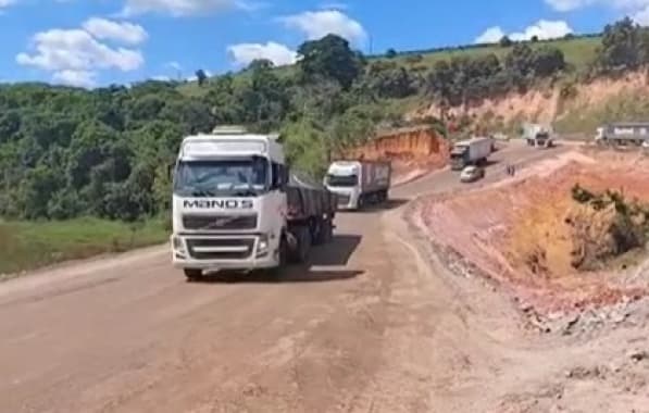 Itamaraju: Trecho interditado após abertura de cratera é liberado para veículos pesados
