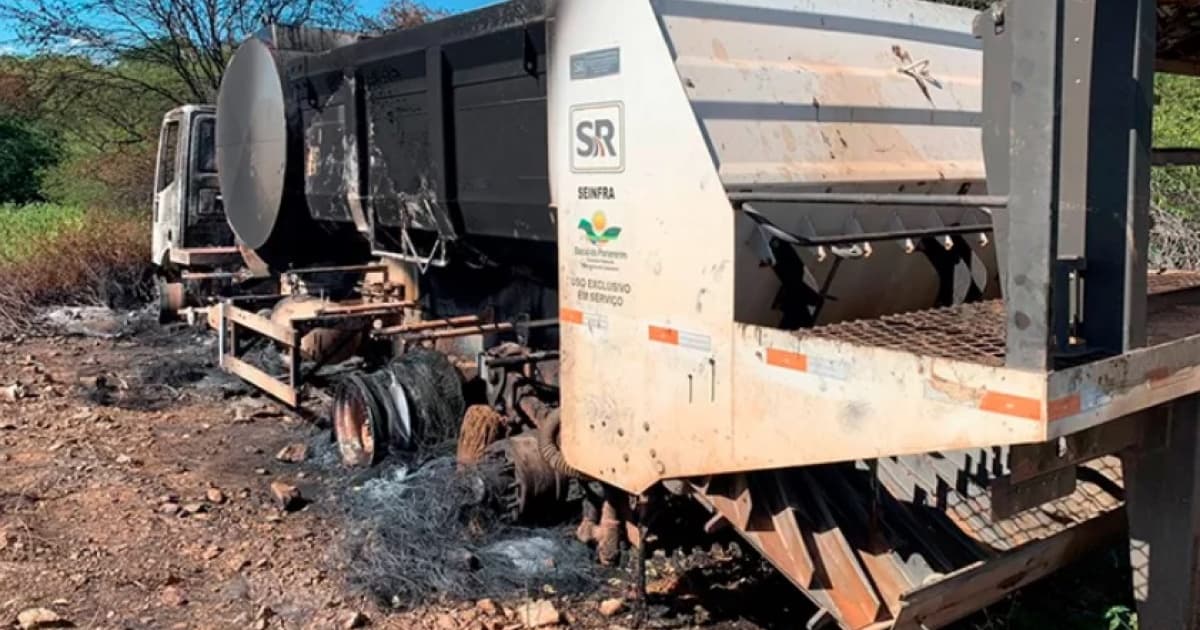Dom Basílio: Caminhão de consórcio municipal segue abandonado após acidente 