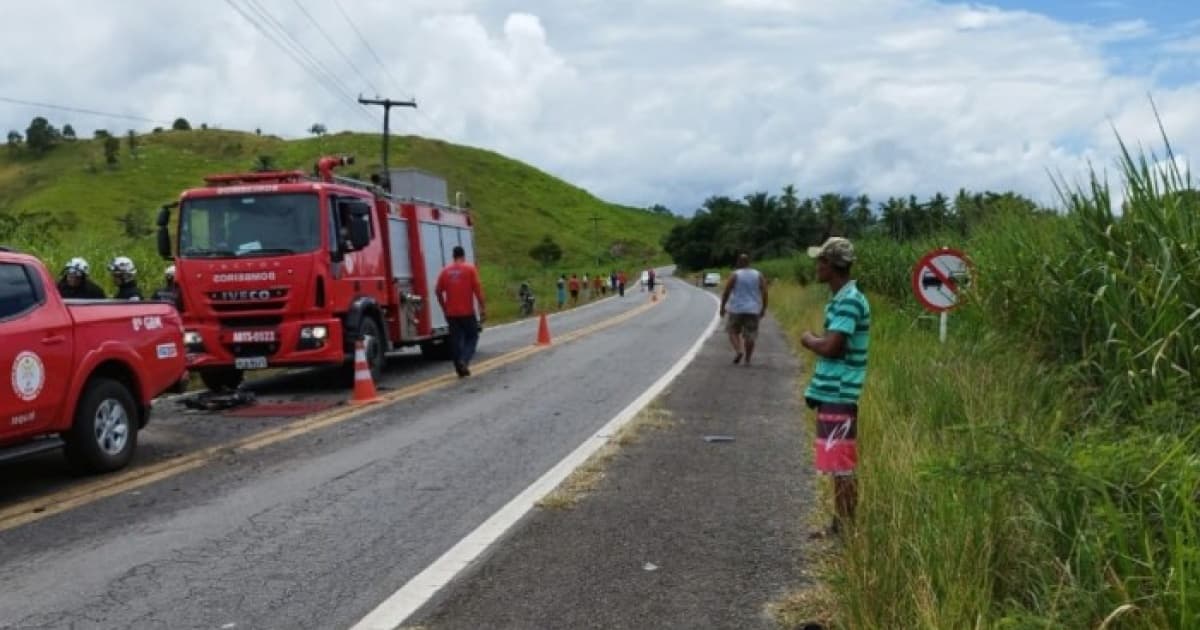 Jitaúna: Homem morre preso às ferragens após colisão entre carro e caminhão na BR-330