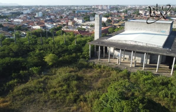 Governo estuda concessão para transformar "teatro abandonado" em Centro de Convenções em Feira