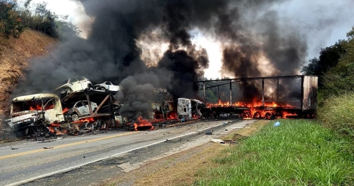 VÍDEO: BR-116 é interditada próximo a Irajuba após acidente seguido de incêndio entre carretas