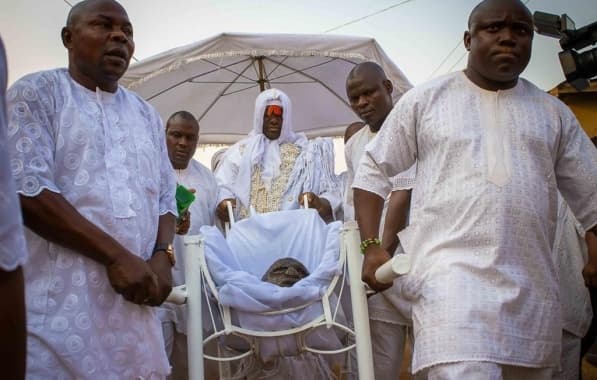 Lauro de Freitas: Rei da Nigéria entrega certificado de Território Iorubá ao Quilombo de Quingoma