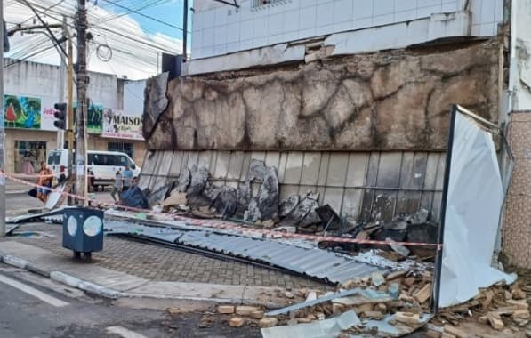 Fachada de hotel desaba no Centro de Feira de Santana; local é um dos mais antigos de cidade