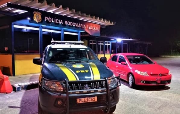 Homem pega carro para fazer “favor” e é preso por dirigir veículo roubado; caso ocorreu em Eunápolis 