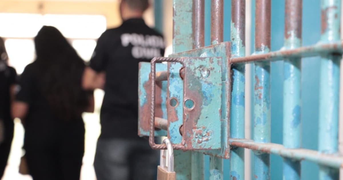 portão de cadeia em luís eduardo magalhães