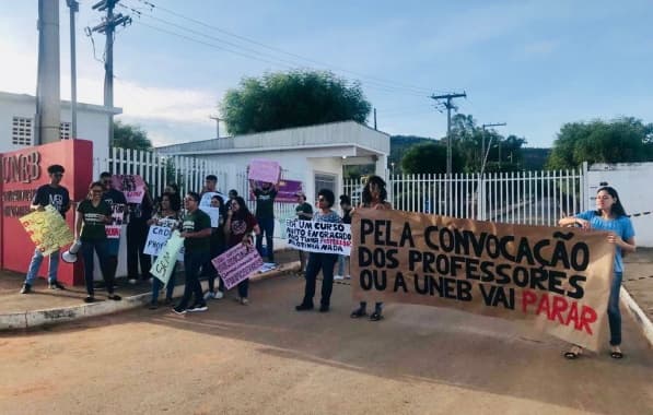 Manifestação em campus da Uneb no interior baiano cobra professores