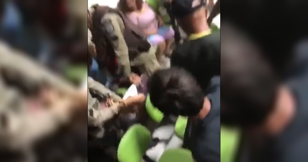 Professora aposentada é retirada à força após protesto em Câmara do Sudoeste baiano