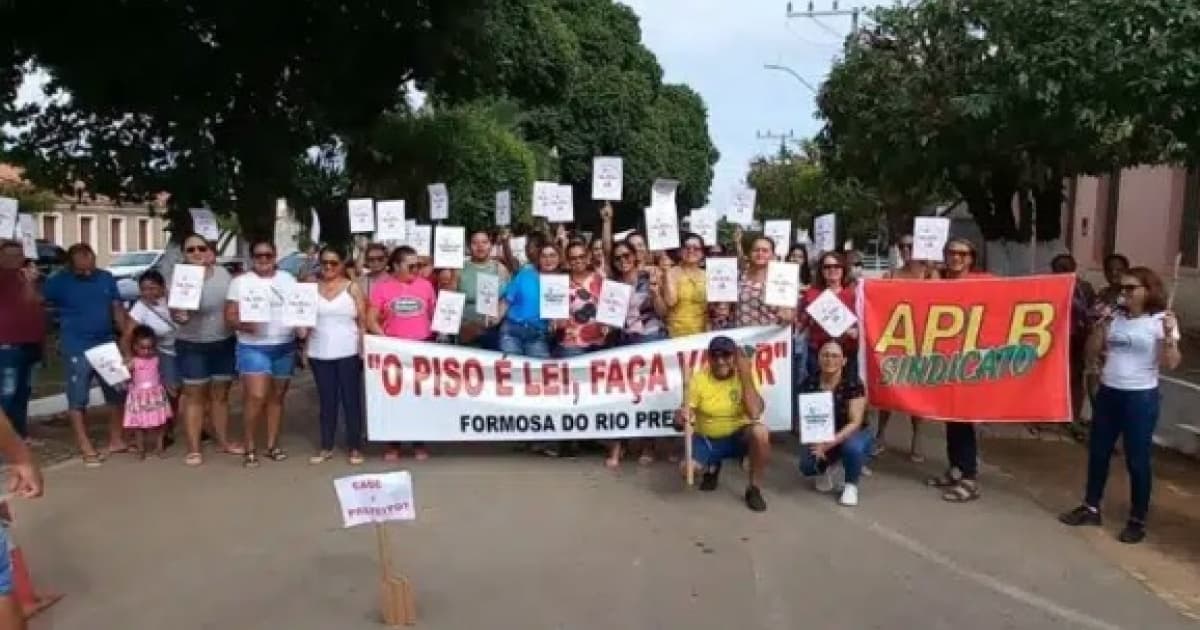 Professores de rede municipal do Oeste baiano seguem em greve por reajuste de piso
