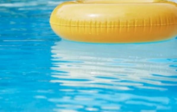 Garoto de 2 anos morre após se afogar em piscina de hotel no Extremo Sul baiano