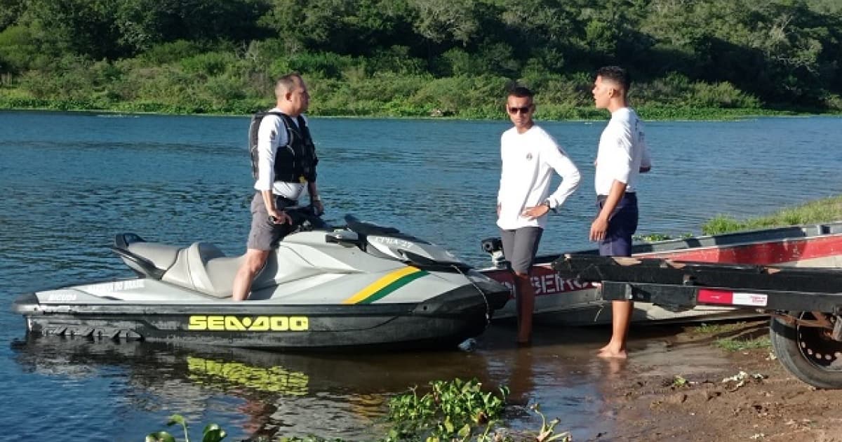 Corpo de Bombeiros e Marinha do Brasil continuam procurando por adolescente desaparecido após naufrágio