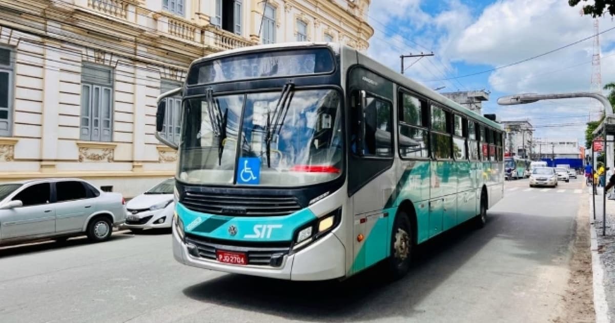 Empresa de ônibus que tenta suspender contrato em Feira está impedida de deixar cidade, diz sindicato