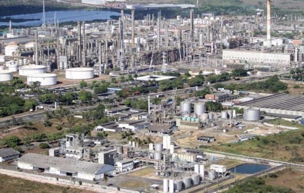 Trabalhadores do Polo Petroquímico poderão entrar de greve na próxima semana