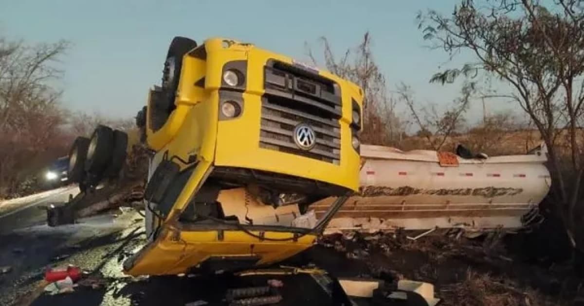 BR-030 é interditada após caminhão tombar na região de Palmas de Monte Alto 