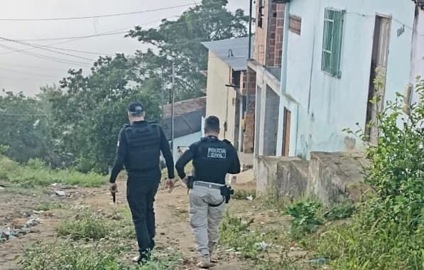 Drogas, dinheiro e armas são apreendidas durante operação em cidade baiana