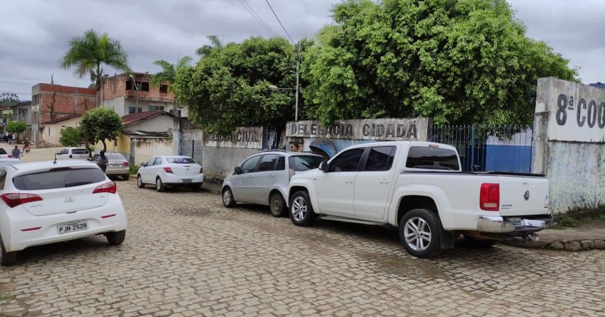 Dois homens morrem e mulher fica ferida após disparos em festa junina no Extremo Sul baiano