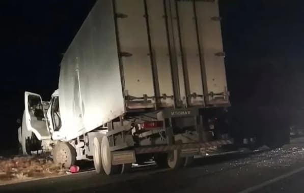 Colisão entre dois caminhões deixa motorista e esposa mortos; fato ocorreu em trecho de Brumado