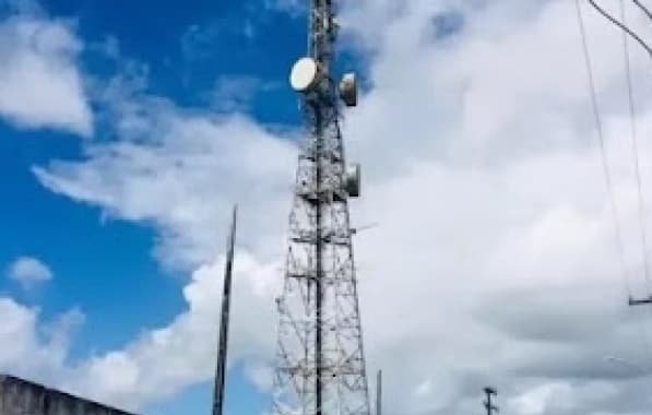 Homem cai de 14 metros de altura enquanto fazia manutenção em torre na Bahia