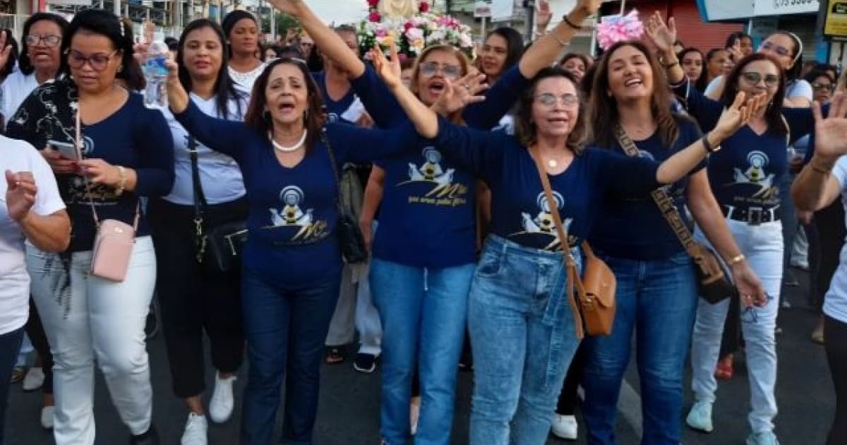 Fiéis vão ao Centro de Feira celebrar padroeira da cidade 