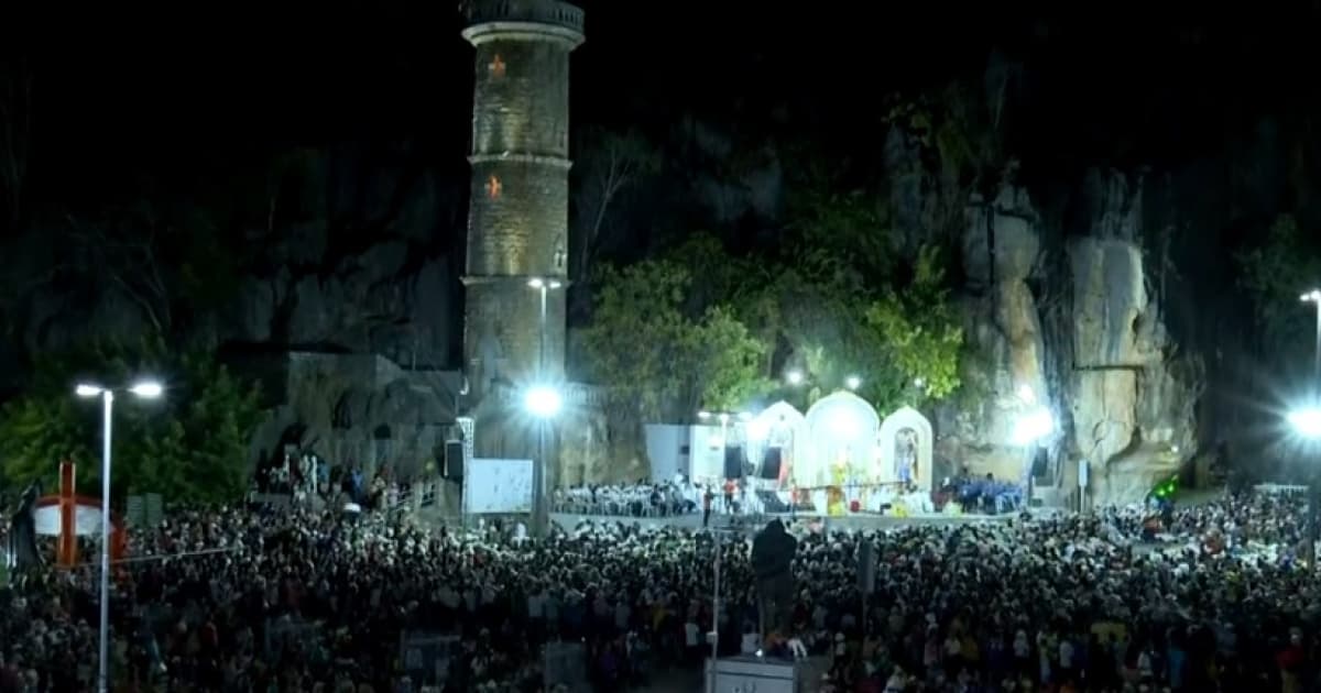 Fiéis lotam Santuário da Lapa em tradicional romaria; evento se encerra neste domingo